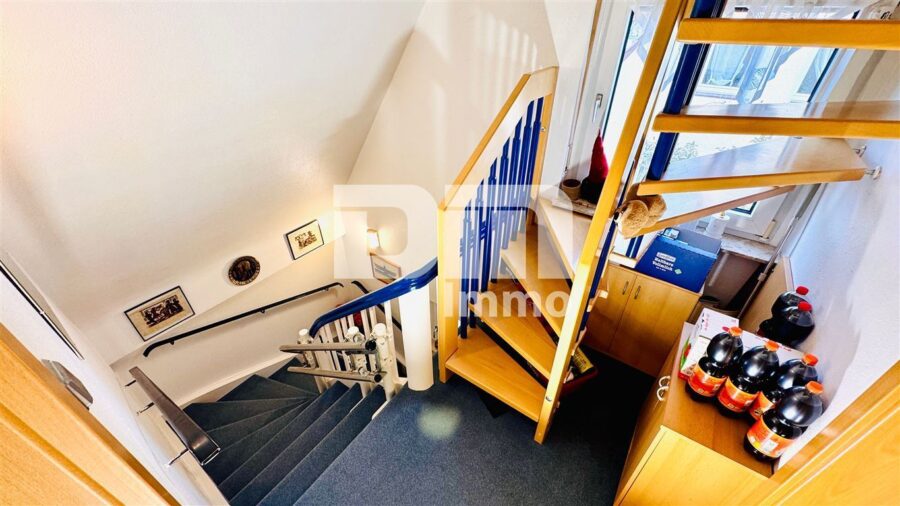 (Reserviert)!!!Umfassend saniertes Ein-/Zweifamilienhaus + Carport, PV-Anlage, Speicher, Wallbox - OG / DG Treppenhaus